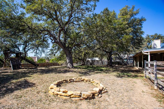 157 Park Rd, Bandera, TX 78003