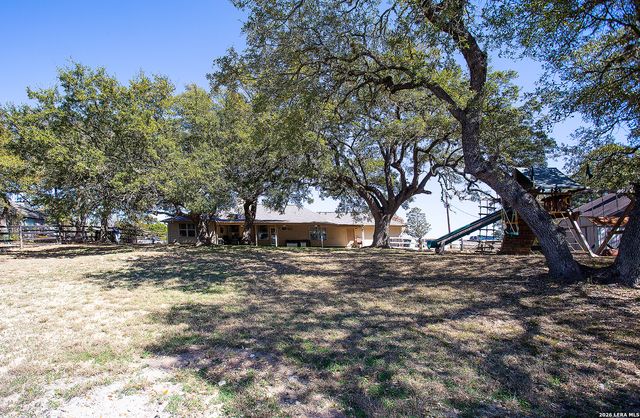 157 Park Rd, Bandera, TX 78003
