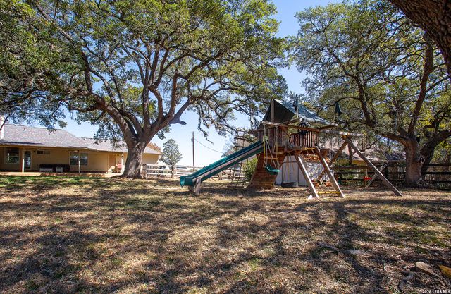 157 Park Rd, Bandera, TX 78003