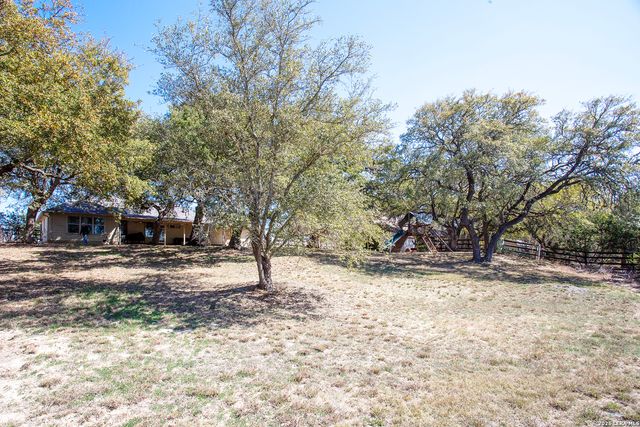 157 Park Rd, Bandera, TX 78003