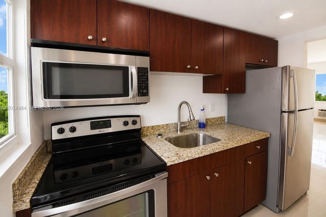 3550 SW 9th Ter 8B, Miami, FL 33135