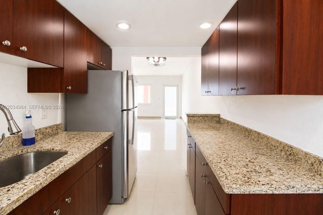 3550 SW 9th Ter 8B, Miami, FL 33135