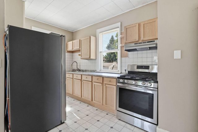2416 17TH Avenue, Rock Island, IL 61201