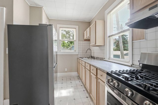 2416 17TH Avenue, Rock Island, IL 61201