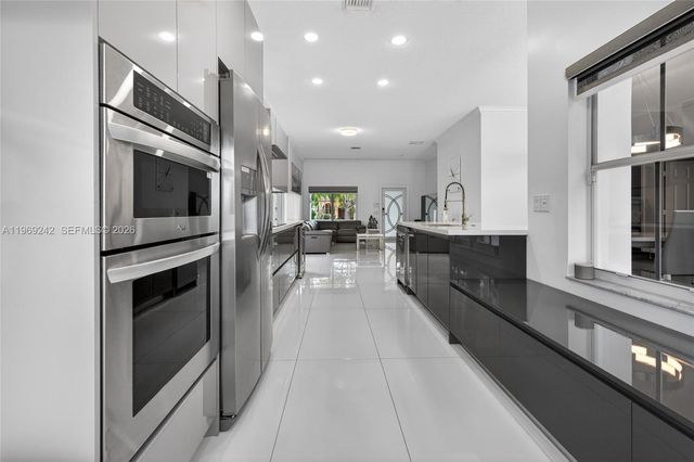 4115 Sabal Ridge Cir, Weston, FL 33331