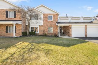 727 Maplewood Court A, Willowbrook, IL 60527
