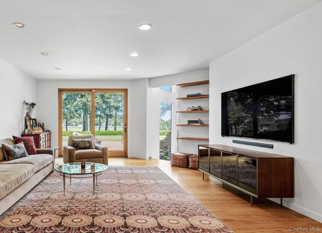 8 Mill Pond Lane, Lattingtown, NY 11560