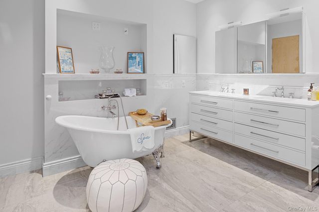 8 Mill Pond Lane, Lattingtown, NY 11560