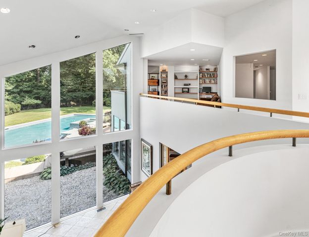 8 Mill Pond Lane, Lattingtown, NY 11560