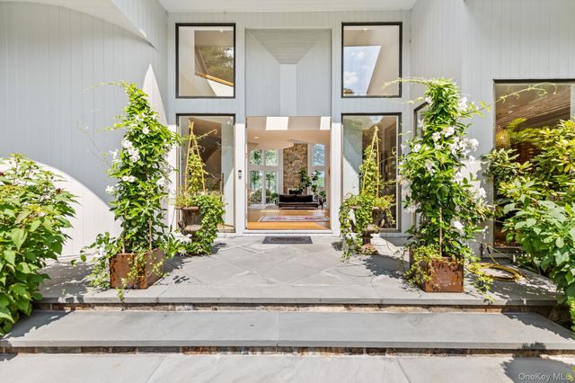 8 Mill Pond Lane, Lattingtown, NY 11560