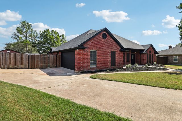417 Sherwood Court, Burleson, TX 76028