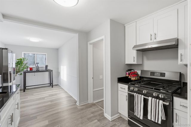 14000 Lincoln Street, Oak Park, MI 48237