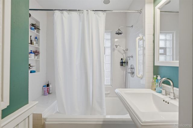 14000 Lincoln Street, Oak Park, MI 48237