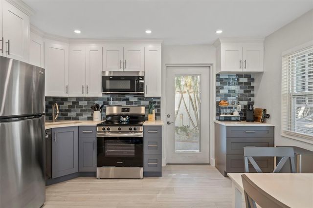 1360 HOLIDAY DRIVE A & B, Englewood, FL 34223