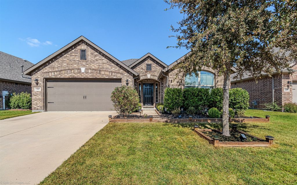 2082 Glaston Road, Forney, TX 75126