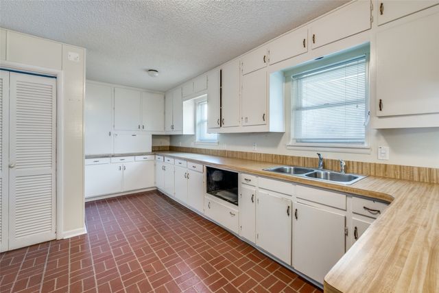 5613 Westcreek Drive, Fort Worth, TX 76133