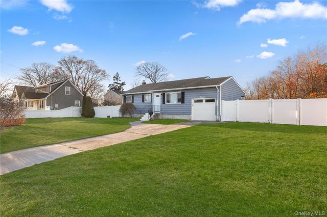14 Platt Avenue, West Babylon, NY 11704
