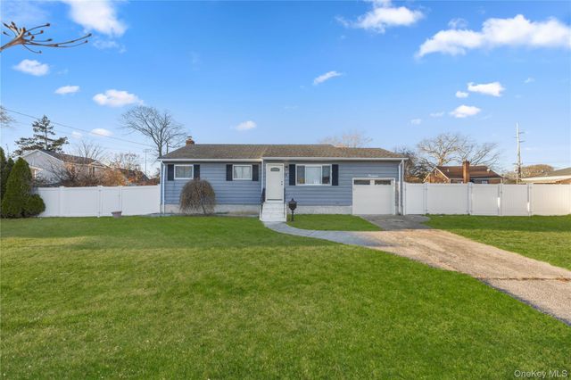 14 Platt Avenue, West Babylon, NY 11704