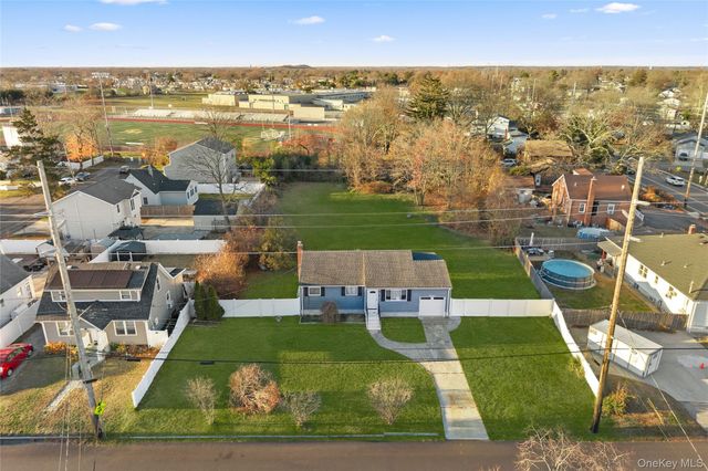 14 Platt Avenue, West Babylon, NY 11704