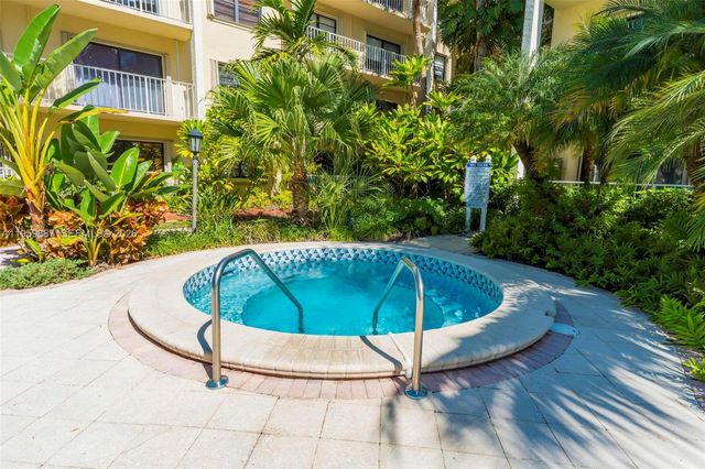 9301 SW 92nd Ave A214, Miami, FL 33176