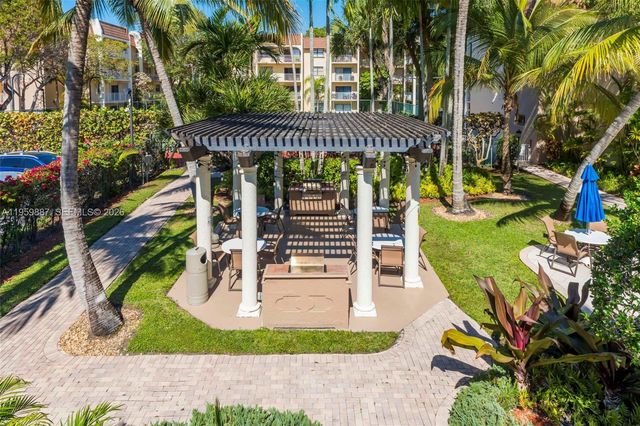 9301 SW 92nd Ave A214, Miami, FL 33176