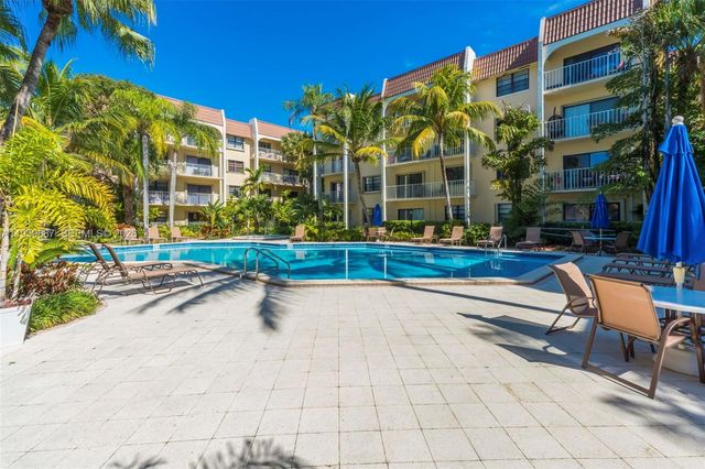 9301 SW 92nd Ave A214, Miami, FL 33176