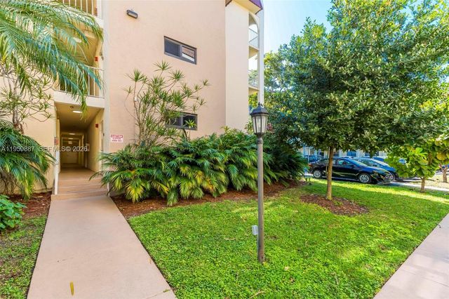 9301 SW 92nd Ave A214, Miami, FL 33176