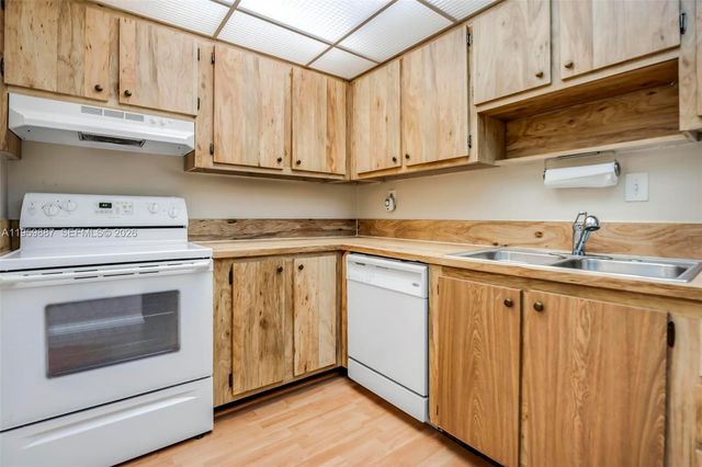 9301 SW 92nd Ave A214, Miami, FL 33176