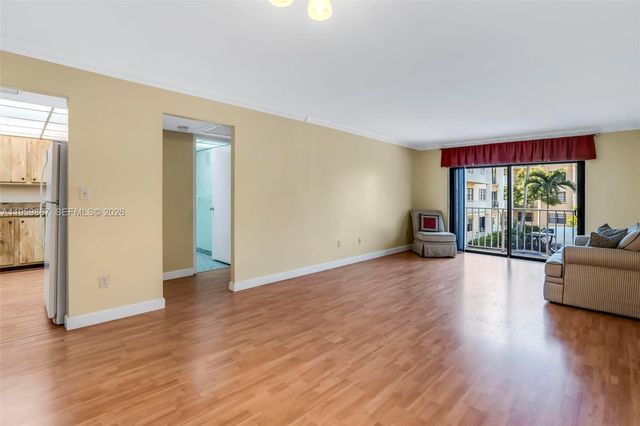 9301 SW 92nd Ave A214, Miami, FL 33176