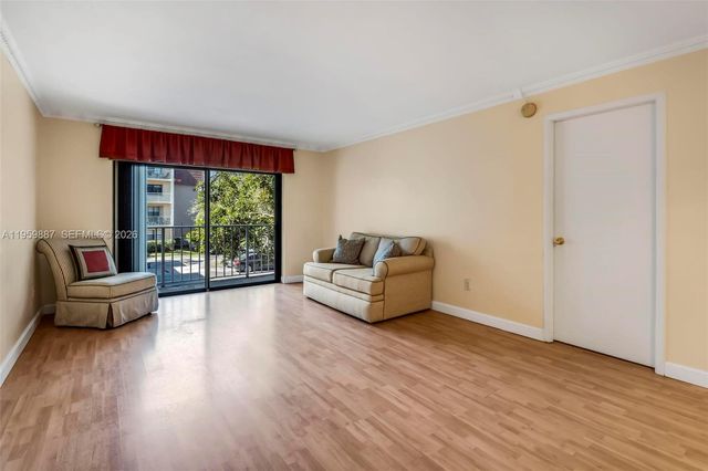 9301 SW 92nd Ave A214, Miami, FL 33176