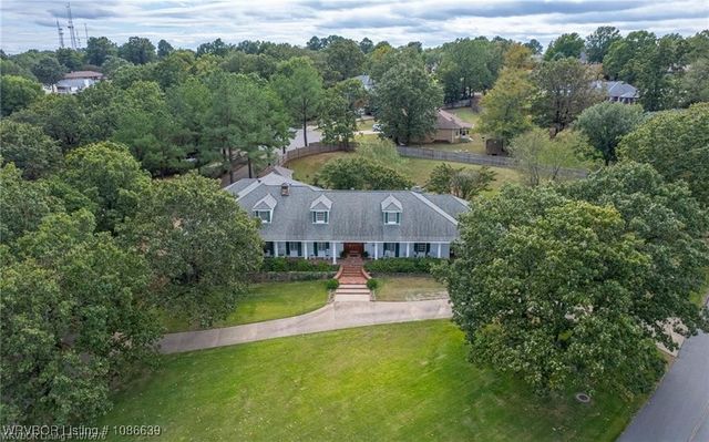 615 Azure Hills Drive, Van Buren, AR 72956