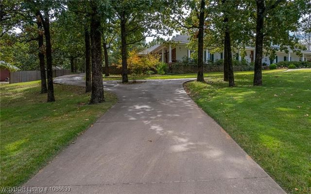 615 Azure Hills Drive, Van Buren, AR 72956