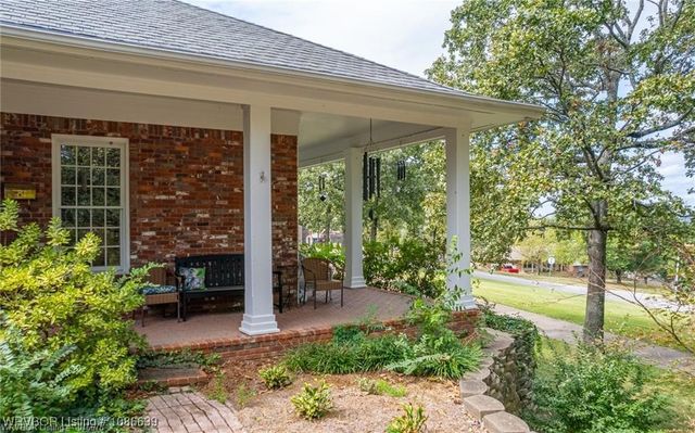 615 Azure Hills Drive, Van Buren, AR 72956