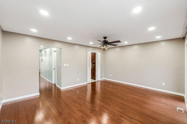 32 Chelsea Way, Bridgewater Twp., NJ 08807