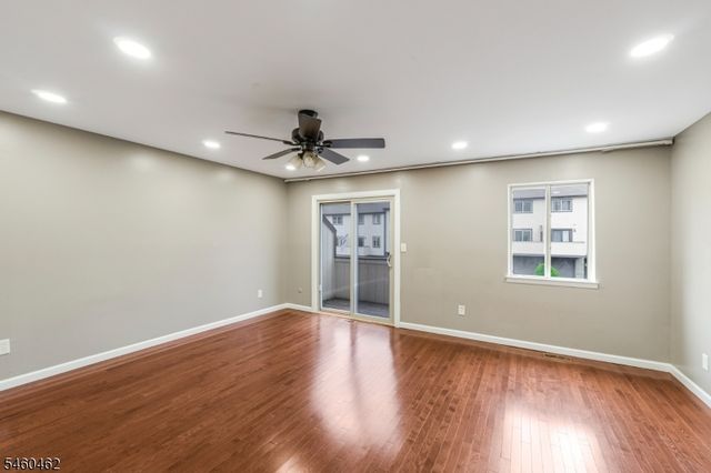 32 Chelsea Way, Bridgewater Twp., NJ 08807
