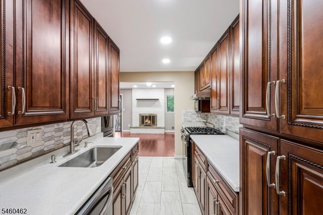 32 Chelsea Way, Bridgewater Twp., NJ 08807