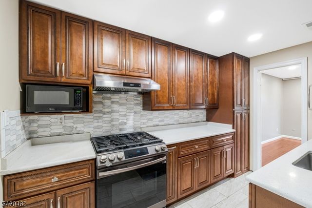 32 Chelsea Way, Bridgewater Twp., NJ 08807
