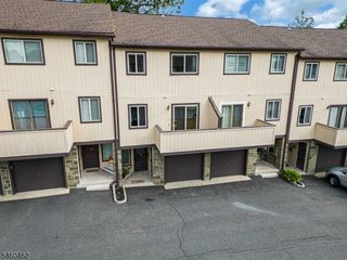 32 Chelsea Way, Bridgewater Twp., NJ 08807