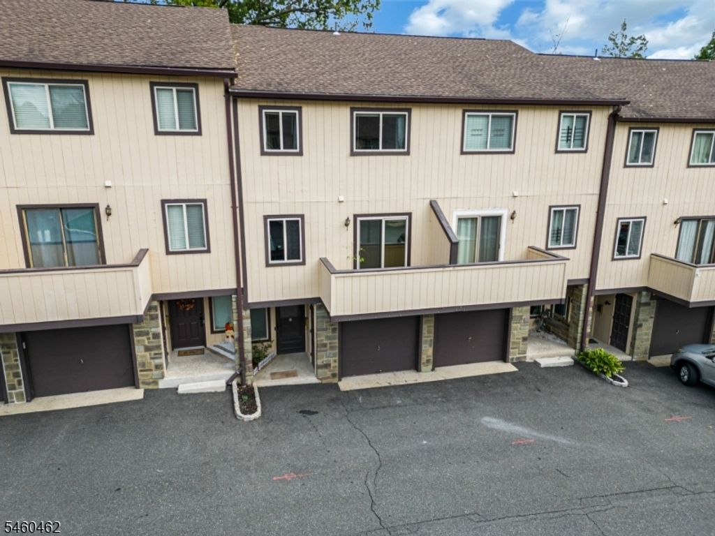 32 Chelsea Way, Bridgewater Twp., NJ 08807