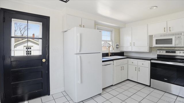 199 N Delaware Avenue, Massapequa, NY 11758