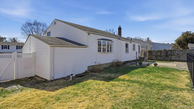 199 N Delaware Avenue, Massapequa, NY 11758