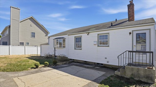 199 N Delaware Avenue, Massapequa, NY 11758