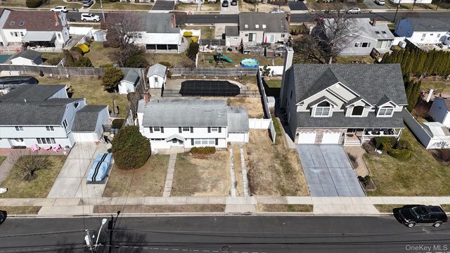 199 N Delaware Avenue, Massapequa, NY 11758