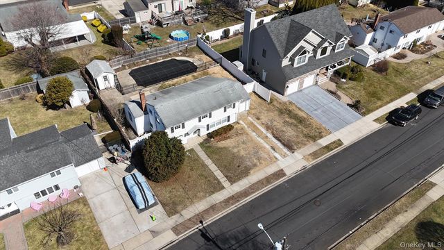 199 N Delaware Avenue, Massapequa, NY 11758