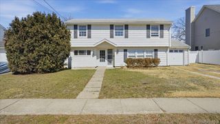 199 N Delaware Avenue, Massapequa, NY 11758