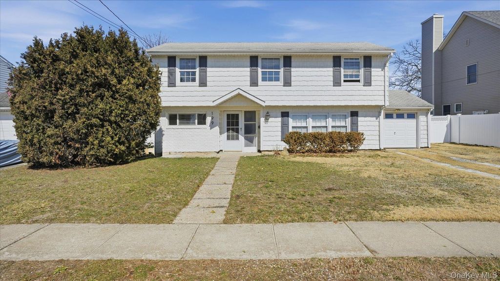 199 N Delaware Avenue, Massapequa, NY 11758
