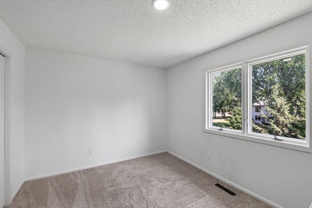 17550 Illinois Court, Lakeville, MN 55044