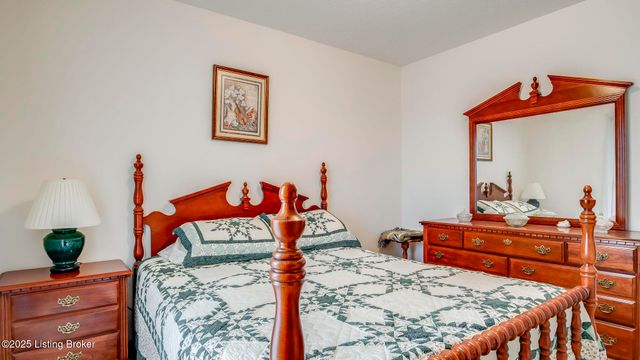 34 Normandy Heights Rd, Taylorsville, KY 40071