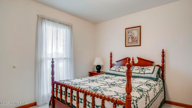 34 Normandy Heights Rd, Taylorsville, KY 40071