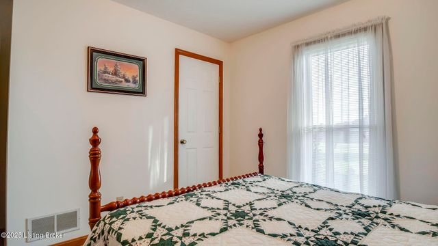 34 Normandy Heights Rd, Taylorsville, KY 40071